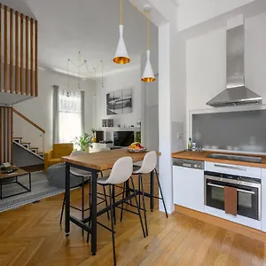 Apartamento Aktrecords