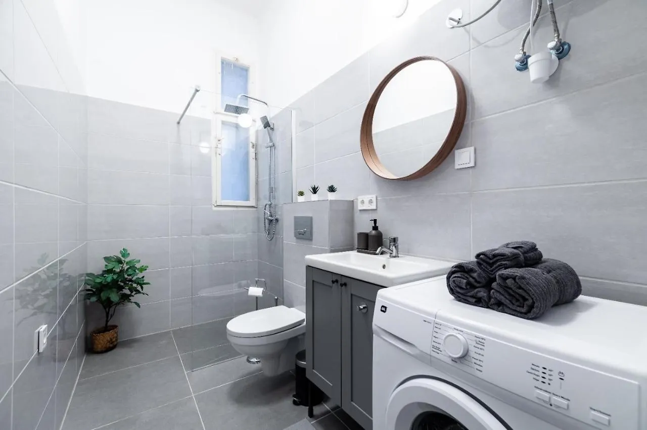 Stylish Central Apartment Budapest 0*,  Ungheria